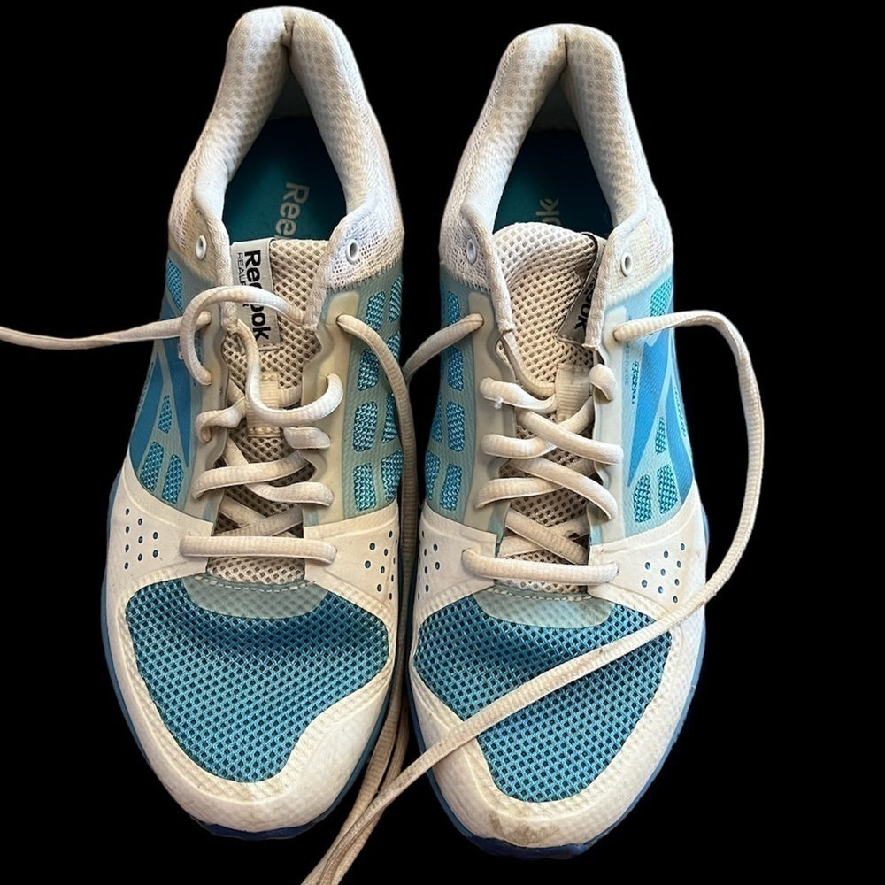 REEBOK custom-designed low sneaker, barely worn, size 8. - Picture 7 of 10